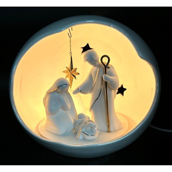 Appletree Design Holy Family Nativity Lighted Globe 7-1/4-Inch Tall w/Cord 2005 - Picture 11 of 16